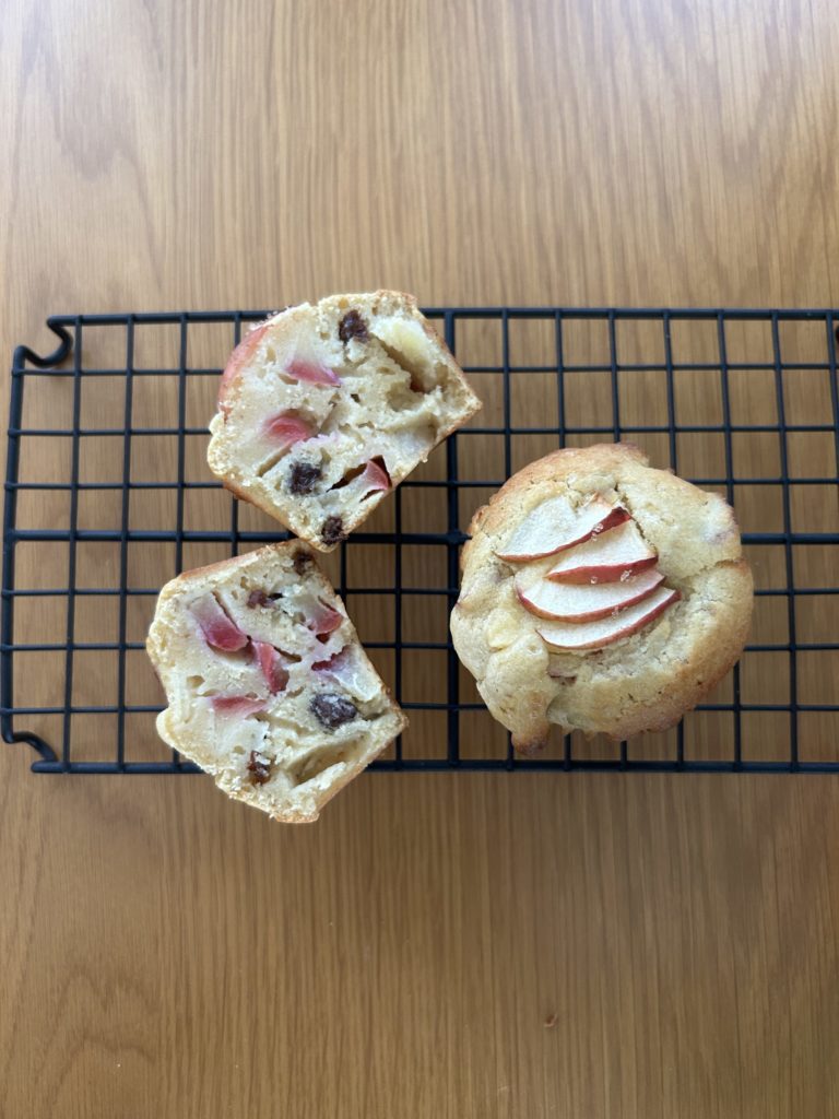 りんごとレーズンの玄米マフィン